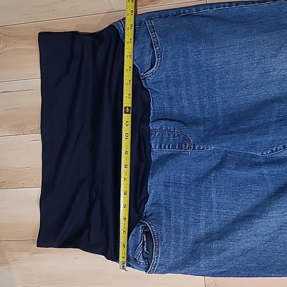 Liz Lange maternity women's size 16 blue jeans - Picture 5 of 6